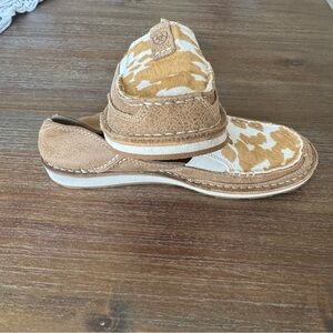 Ariat Women’s Cruiser Loafers - Adobe Tan & White